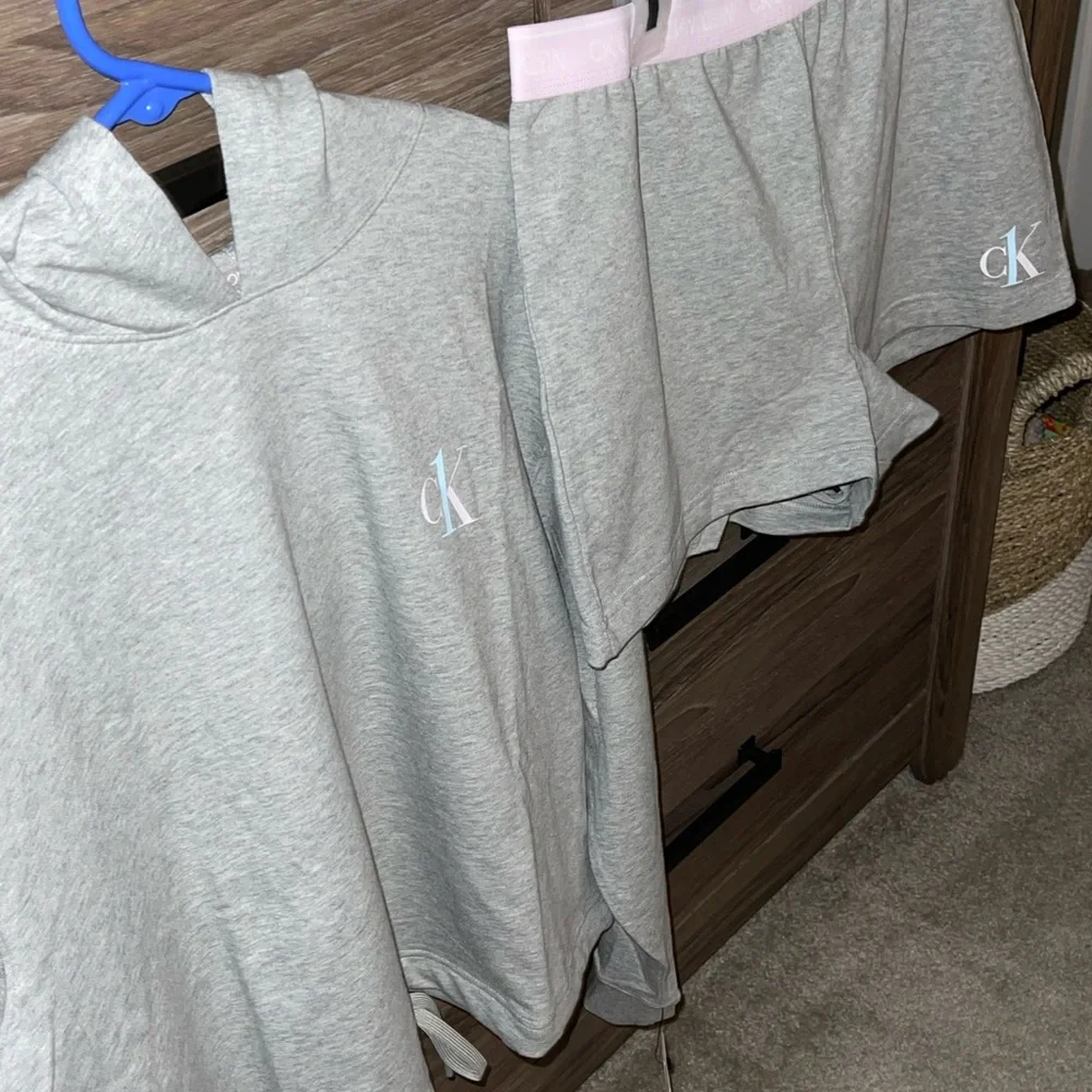 Calvin Klein PJ Set - Picture 2 of 12